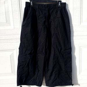 Junior's Black Cropped Cargo Pants - Relaxed Ankle-Length Style